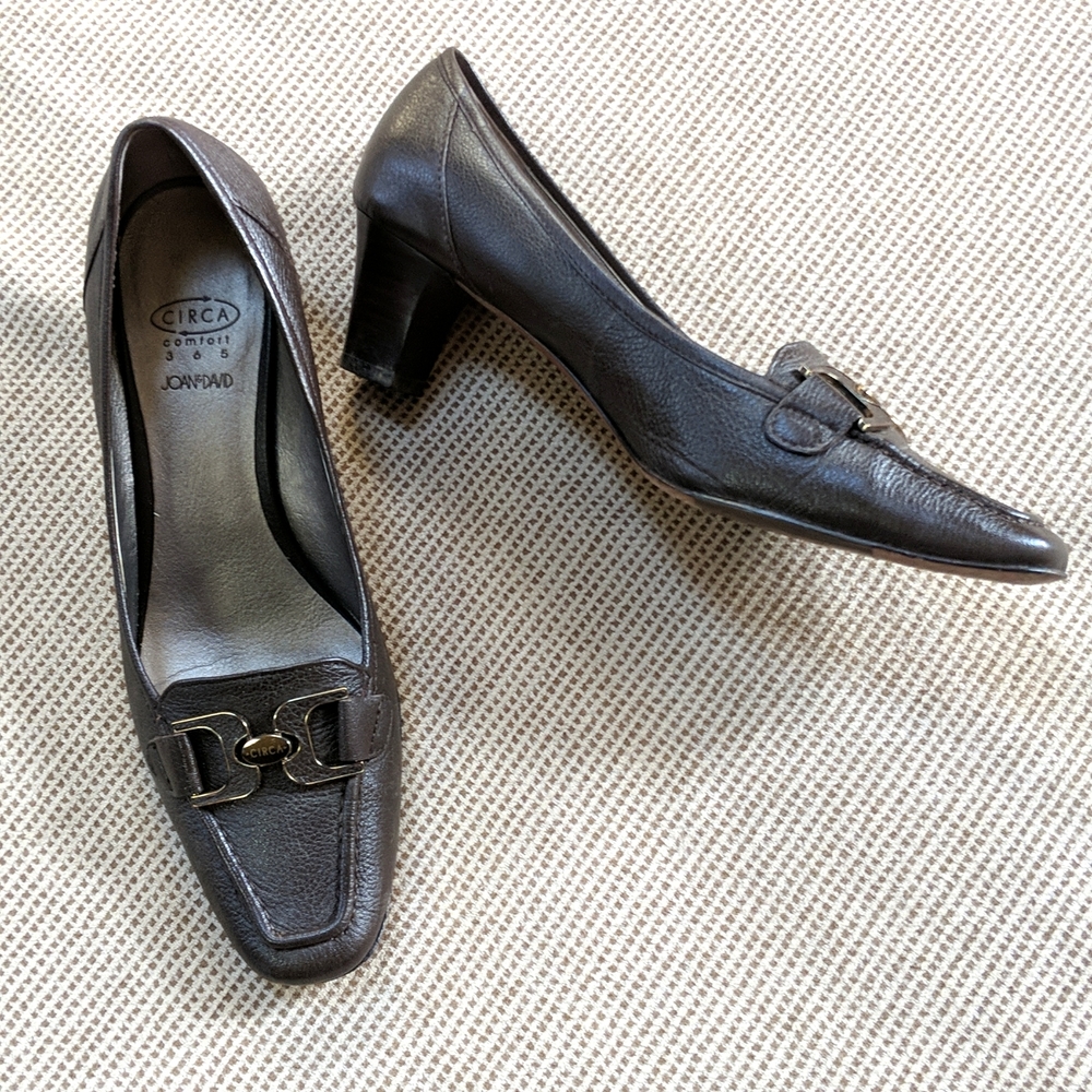 Joan & David brown heels. Sz 7.5